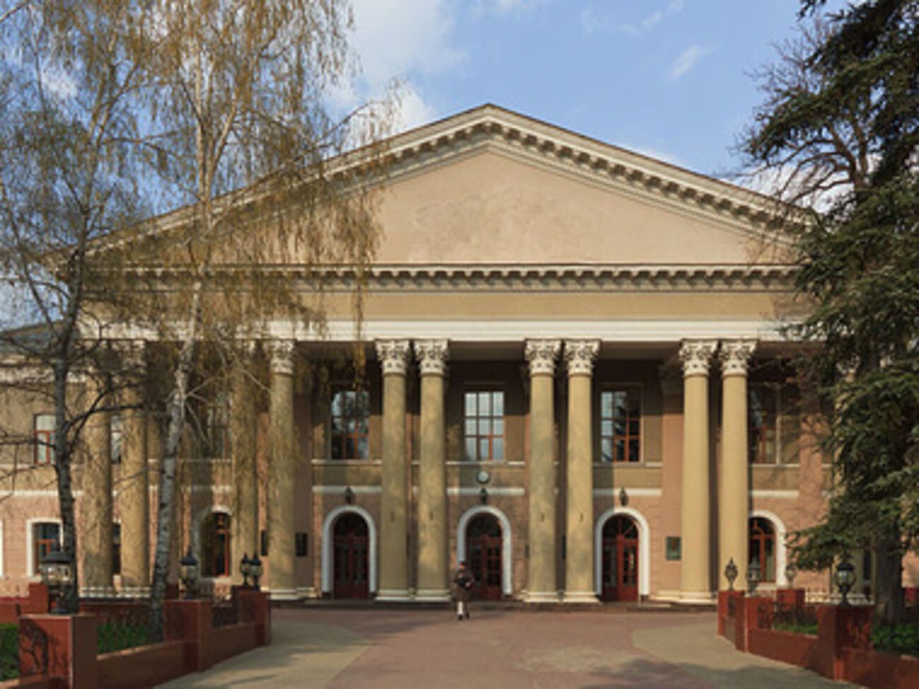 Главный корпус КГМУ