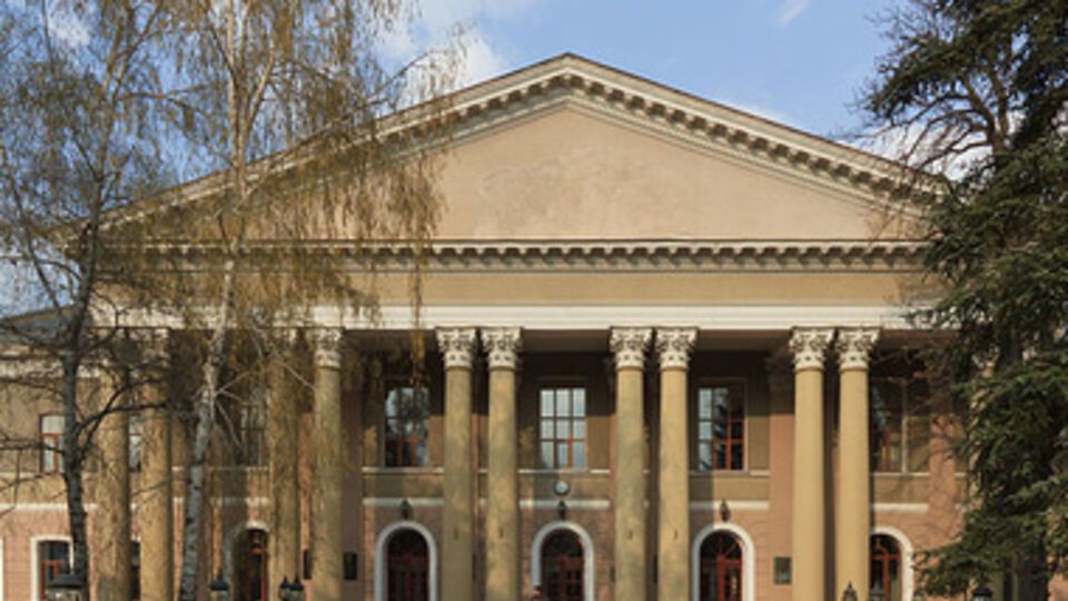 Главный корпус КГМУ