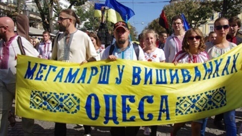 Участники шествия скандировали патриотические речевки