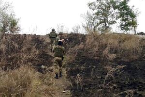 Неизвестные плохо замаскировали тайник с оружием под Славянском