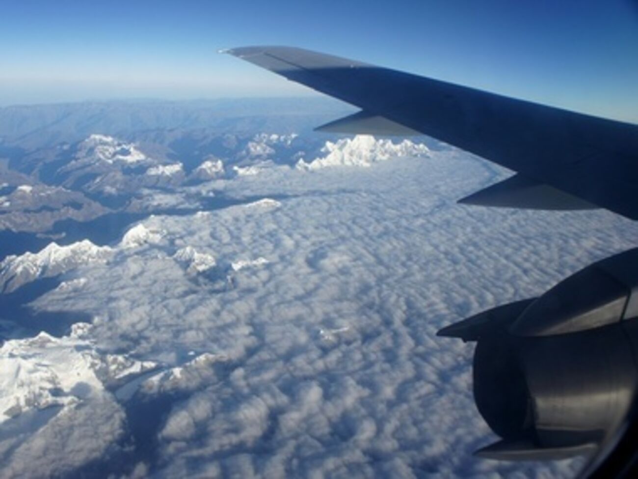 Туры всех клиентов, кто находится за границей, не отменяются, заявили в компании