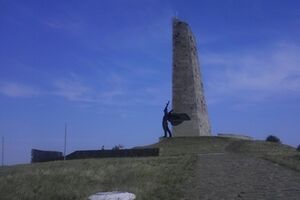 Вершина Саур-Могилы до разрушения мемориала в августе 2014 года