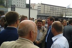 Сегодня проходит второй этап съезда Блока Порошенко