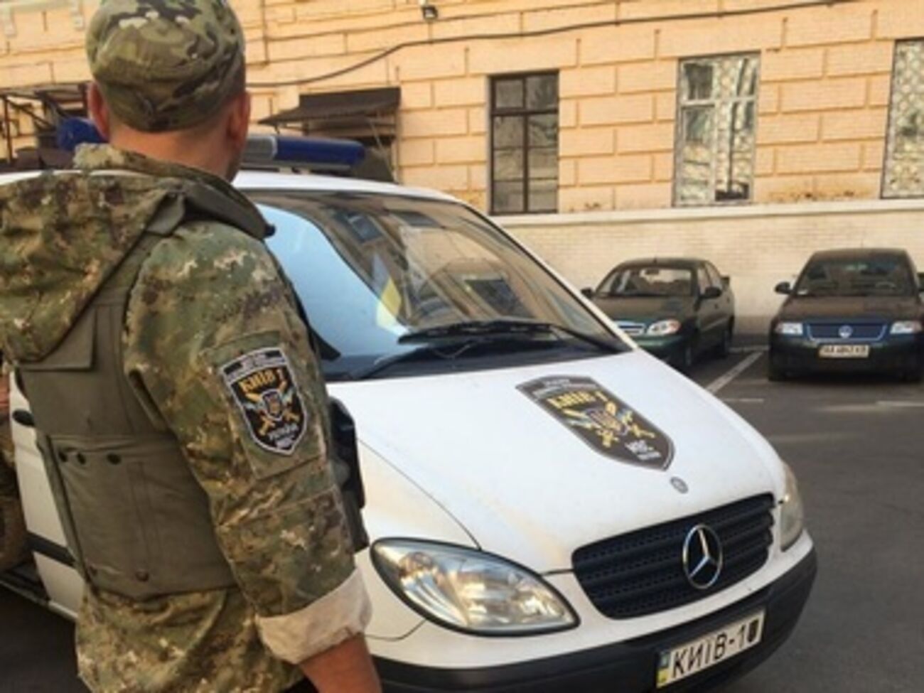 Украинские военных будут сопровождать медиков в зону боевых действий