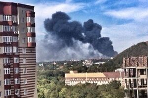 Из-за попадания снаряда загорелось здание терминала аэропорта