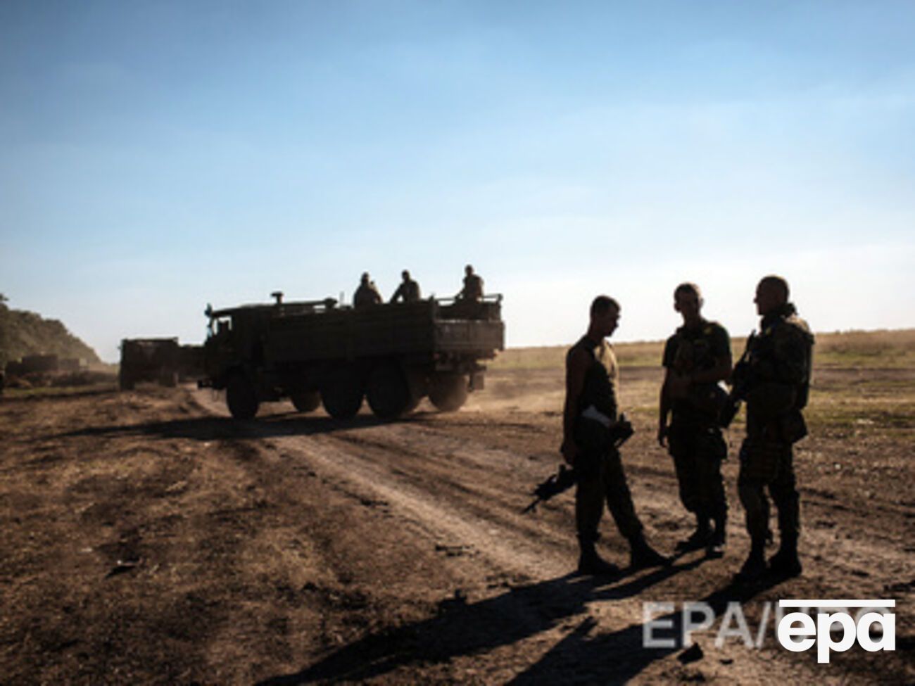 В плену находятся и военные, и гражданские лица