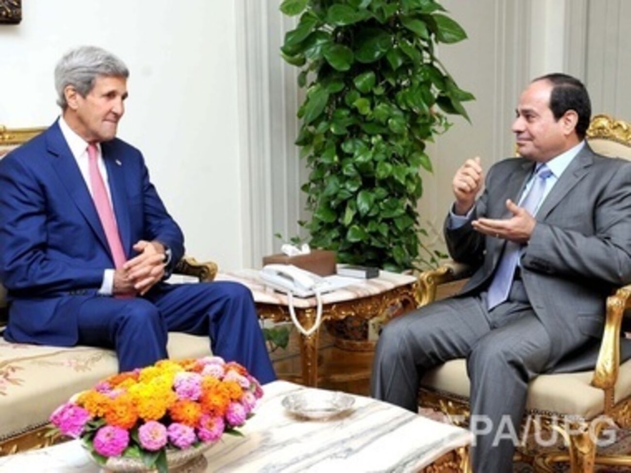 Керри провел ряд переговоров о борьбе с исламистами