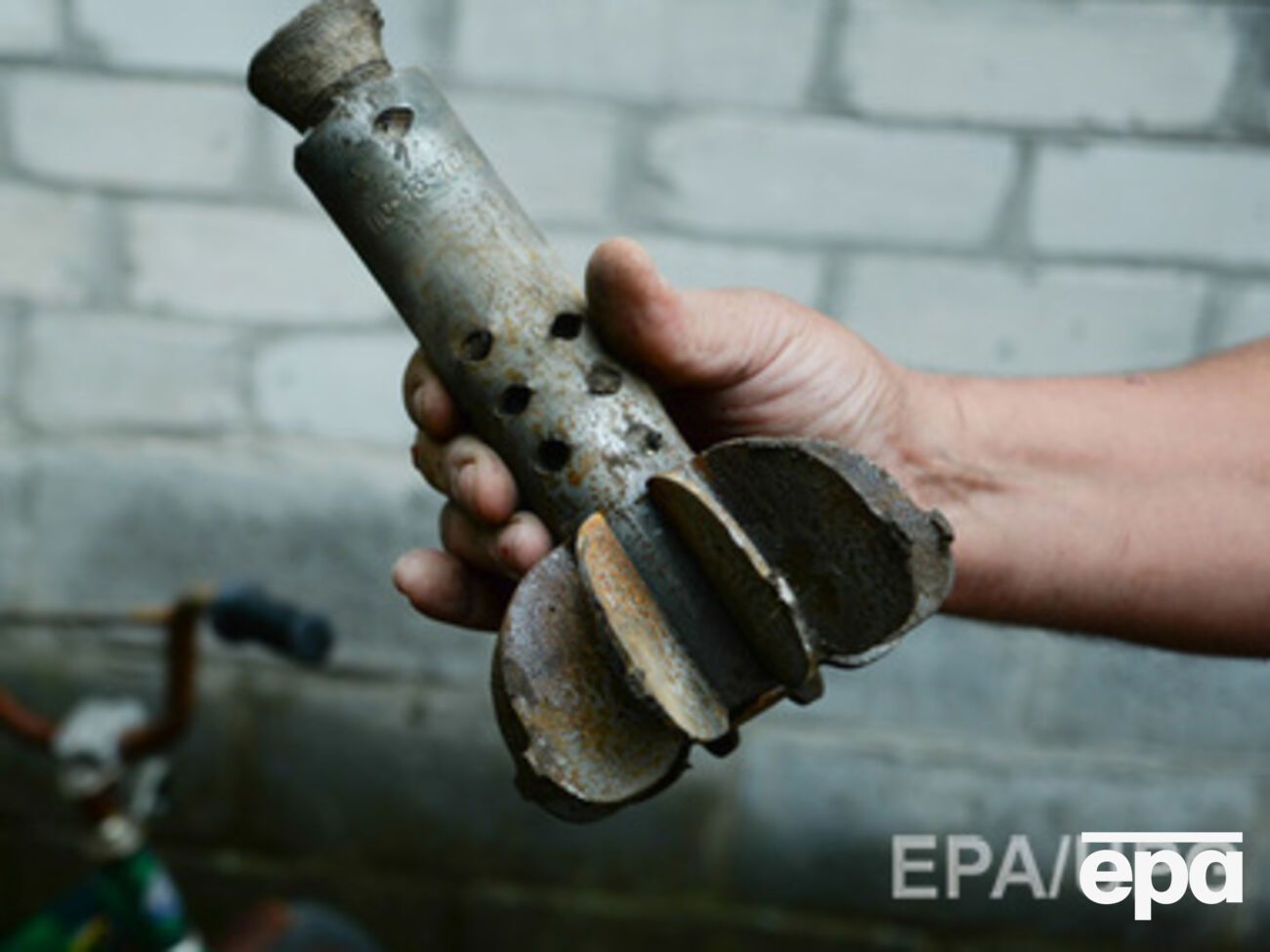 Несколько снарядов разорвались рядом с наблюдателями ОБСЕ