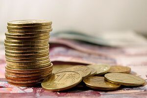 На фоне санкций Евросоюза и США рубль обновил исторический минимум