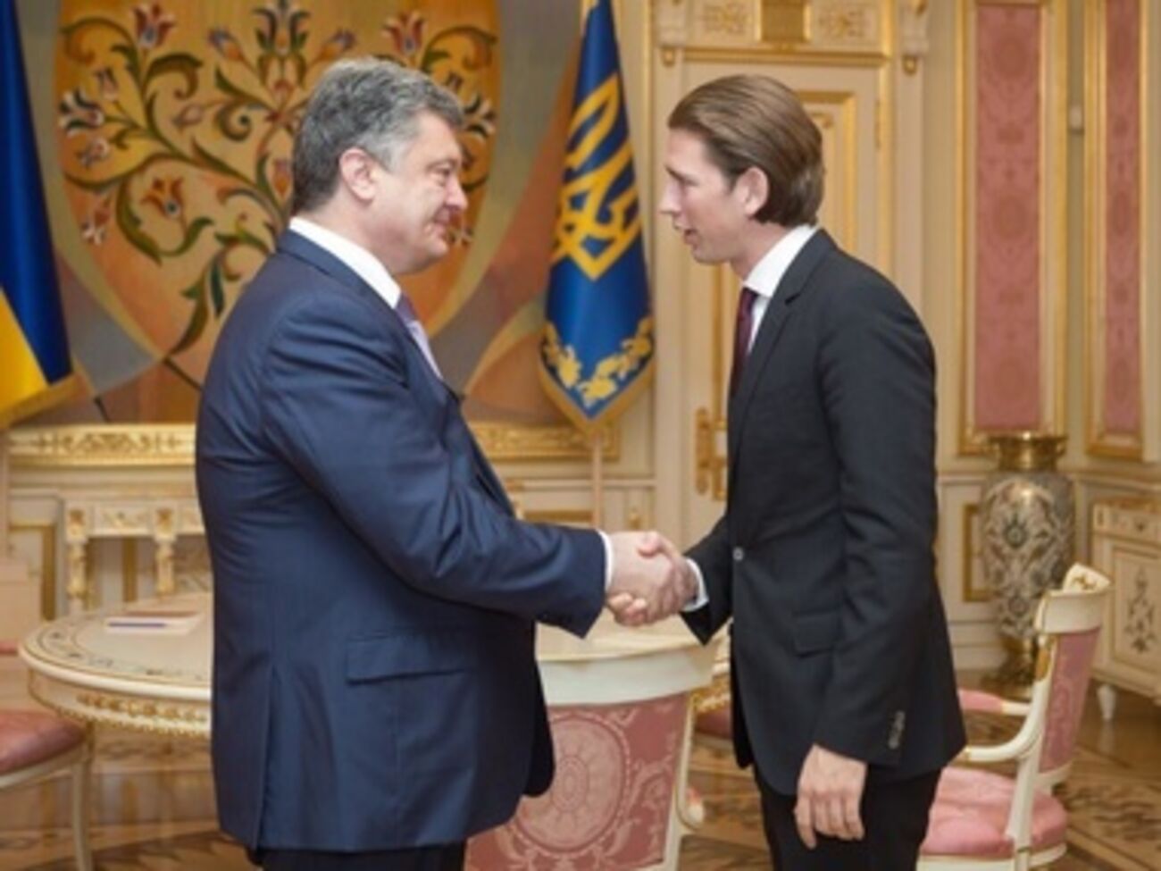 Глава МИД Австрии провел переговоры с Порошенко