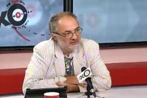 Марат Гельман: "Ну, какая в России сегодня стабильность? Общество лихорадит, экономику лихорадит, то и дело идут разговоры о том, что нужно потуже затянуть пояса"