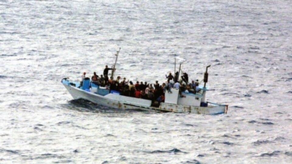 Банды, перевозящие беженцев, умышленно затопили судно