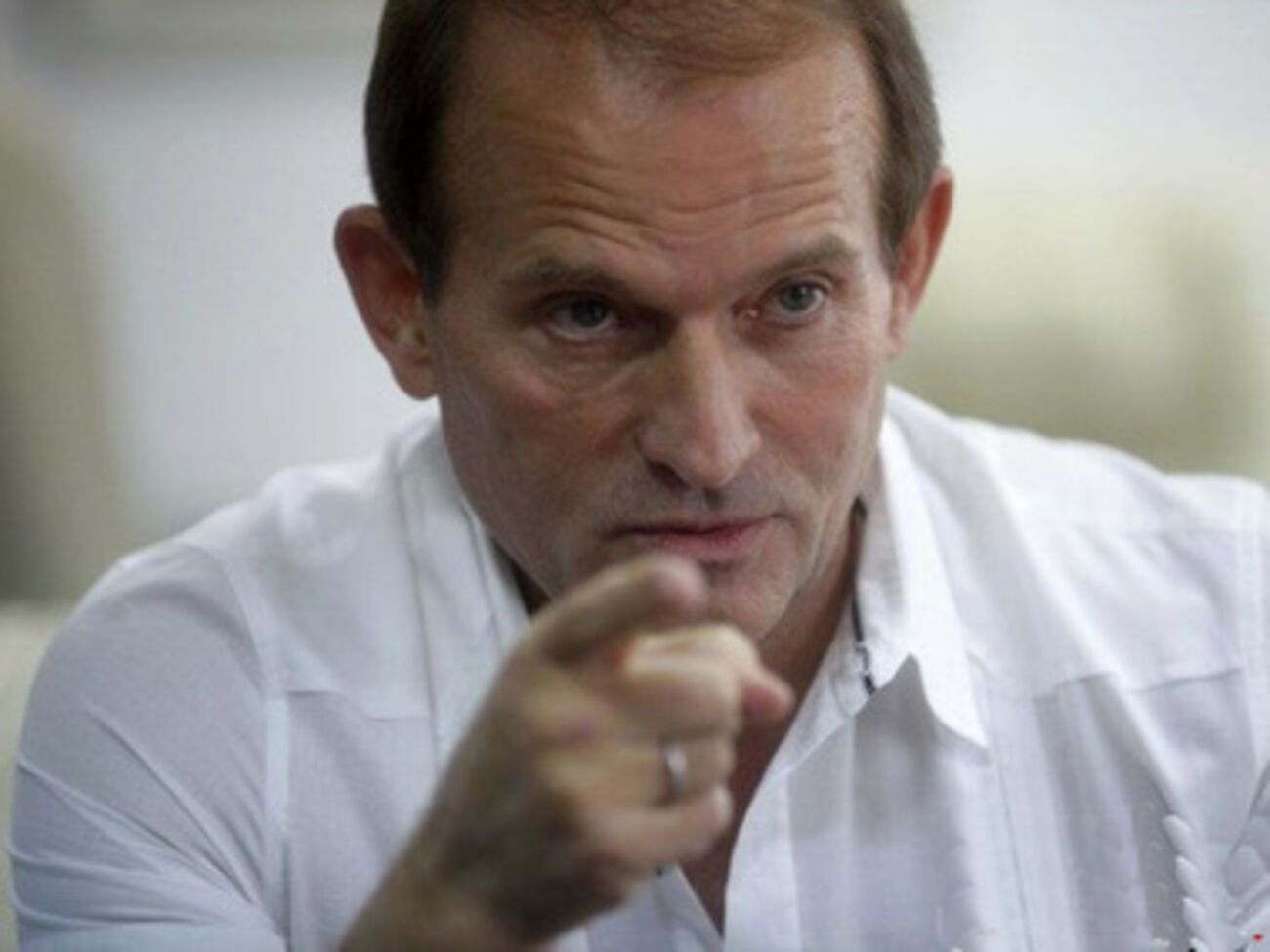 Виктор Медведчук предлагает создать в Донецкой и Луганской областях свои парламенты и правительства