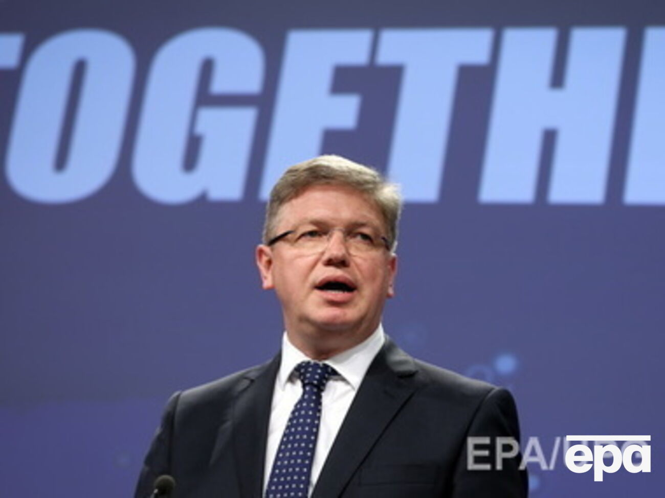 Фюле призвал Россию к нормальному диалогу с соседями