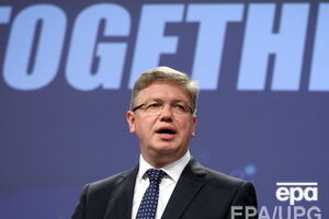 Фюле призвал Россию к нормальному диалогу с соседями