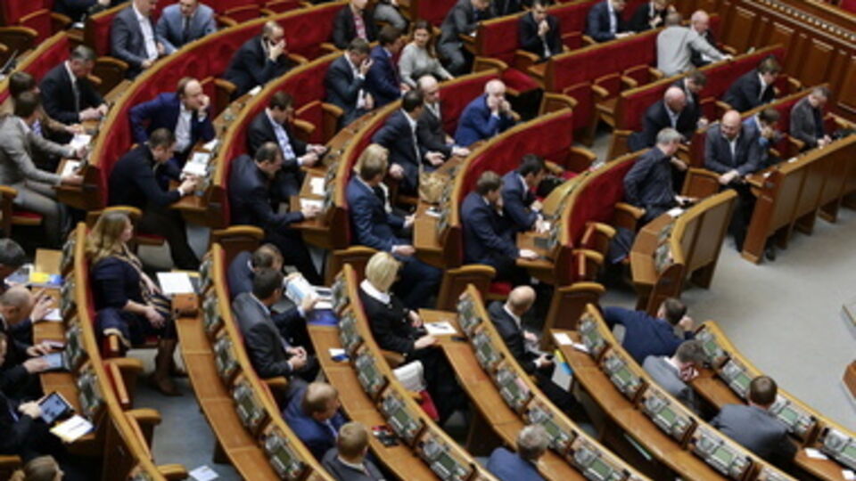 Нардепы поддержали идею о закрытом режиме работы парламента со второго раза
