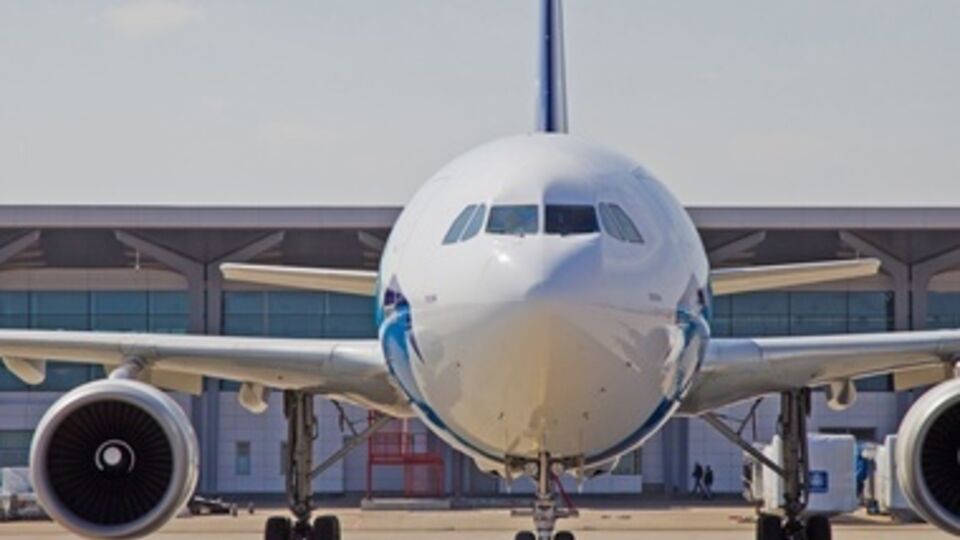 При реконструкции аэродрома подрядчик и заказчик вписали в акты лишние пункты