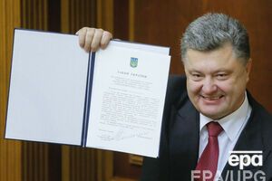 Петр Порошенко и президент Европарламента Мартин Шульц подписали документы сразу после голосования в парламентах Украины и Евросоюза
