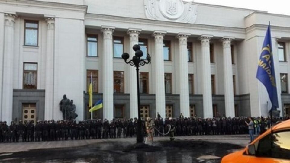 Активисты весь день пикетировали парламент