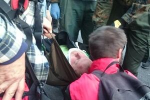 Мужчину увезли в больницу