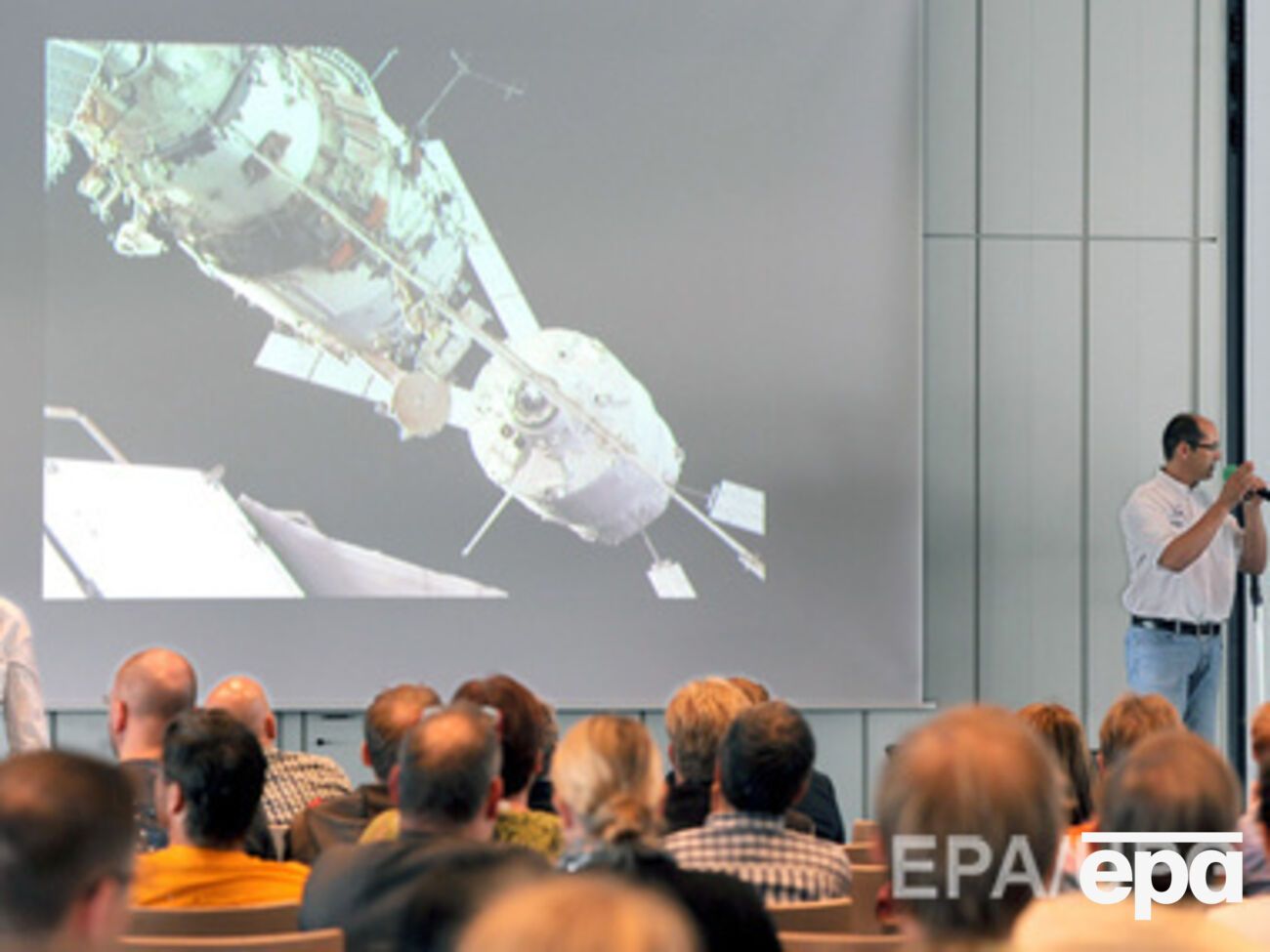 Космонавты NASA будут летать к МКС на своих кораблях