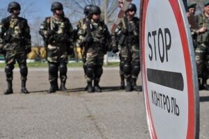 ГПС объясняет очереди "придирчивым досмотром" со стороны россиян