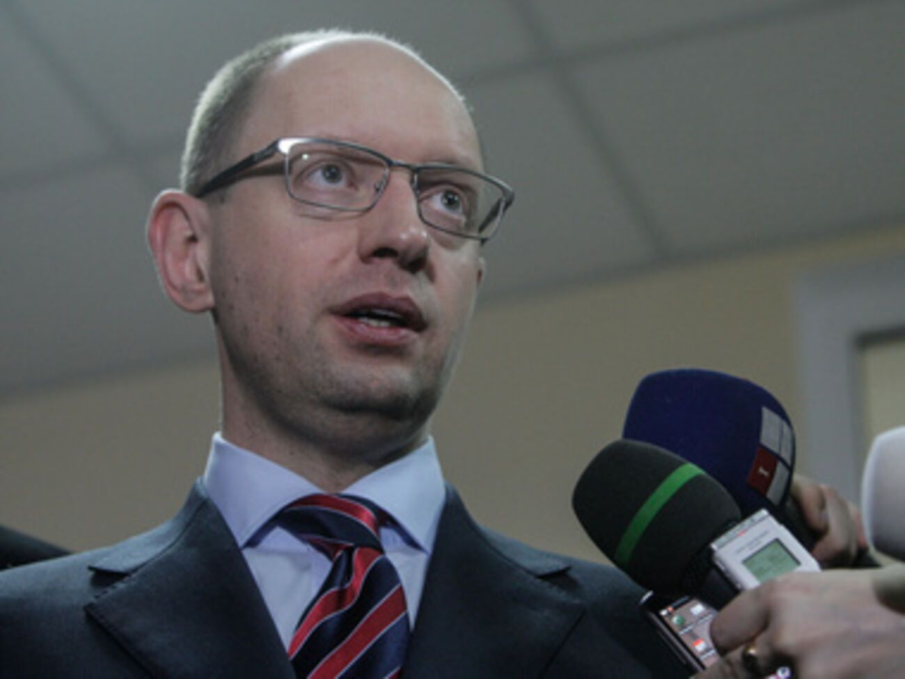 Яценюк начал заседание Кабмина