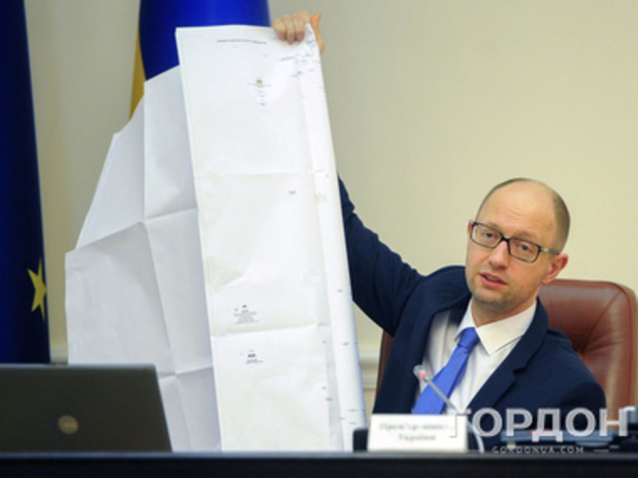 Чиновников Кабмина проверят на соответствие закону о люстрации