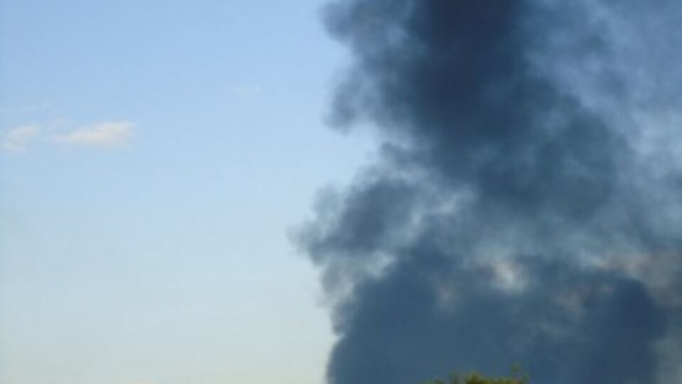 Столб черного дыма в районе ТЭС