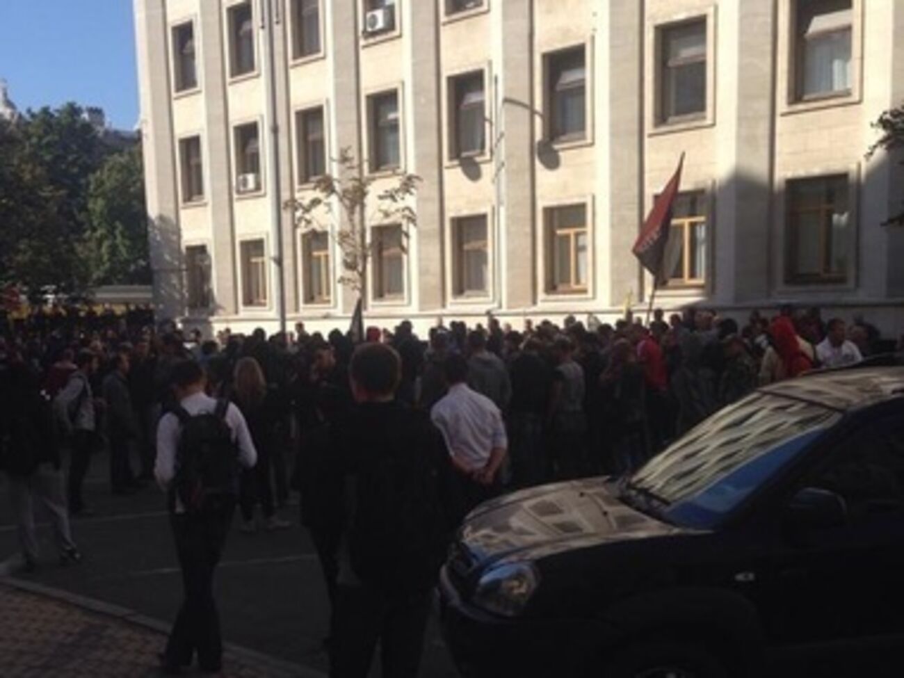 Сначала пришло около 150 человек, но позже к ним присоединилось еще несколько десятков