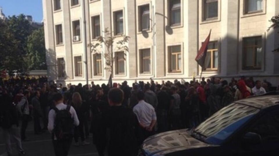 Сначала пришло около 150 человек, но позже к ним присоединилось еще несколько десятков