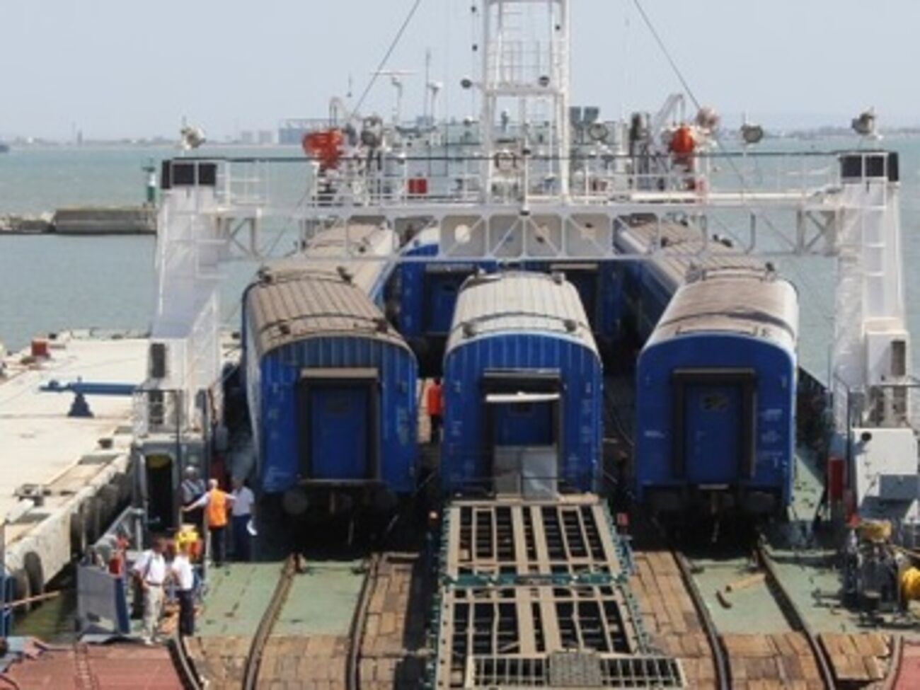 Движение на переправе встало