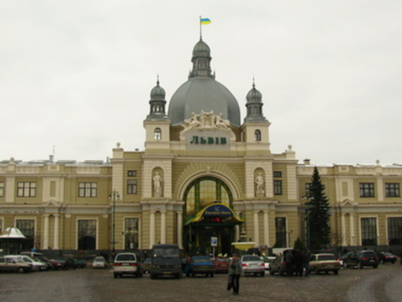 Неизвестный сообщил о минировании львовского вокзала