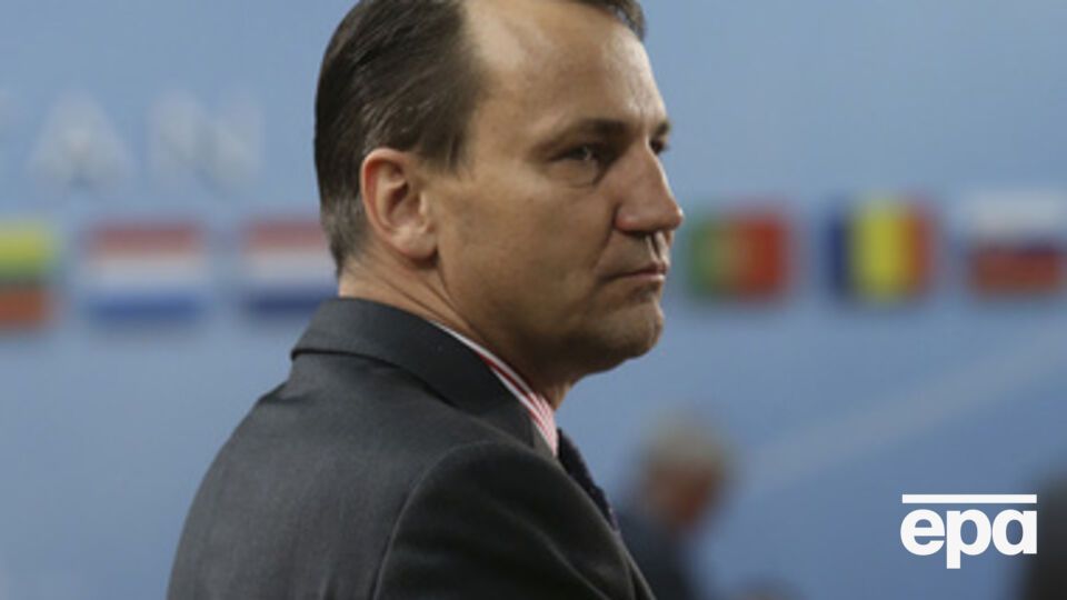 Сикорский: Аргумент силы бывает эффективным в международных отношениях, и это является основанием для опасений