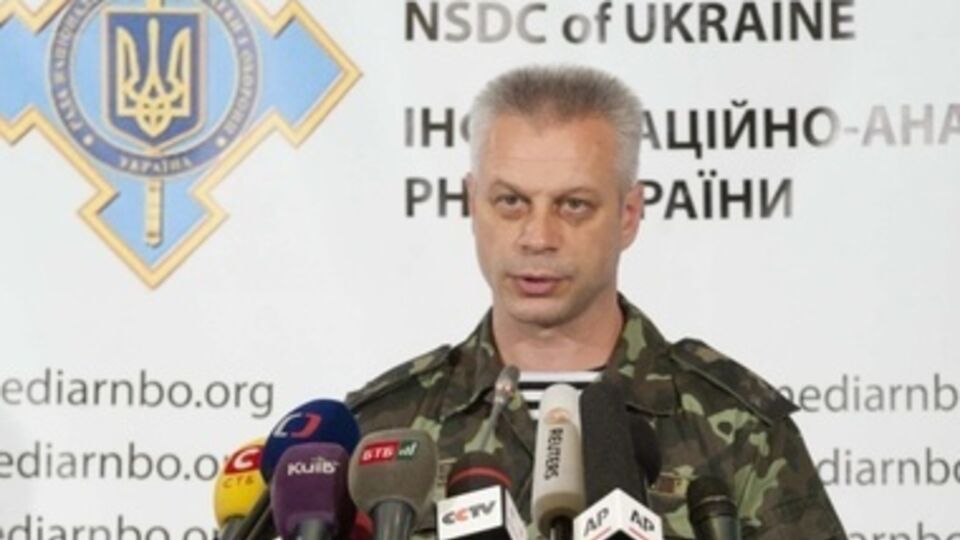 Лысенко сообщил о постоянных атаках террористов на населенные пункты Донбасса