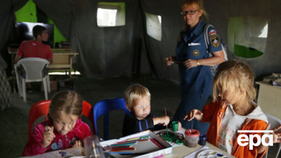 Горсовет Луганска просит родителей зарегистрировать детей в школах