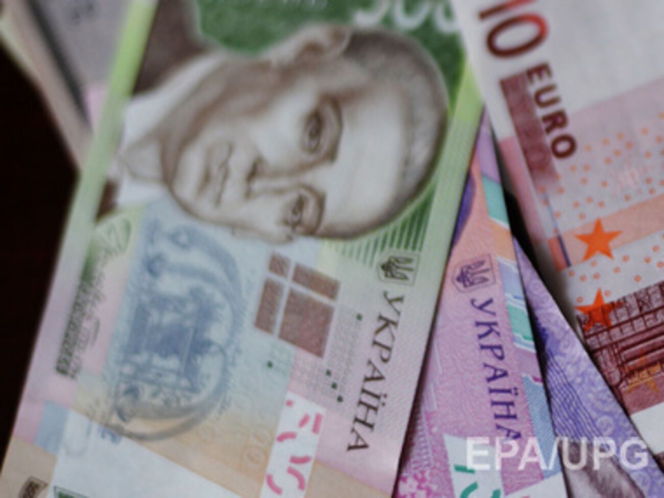 Гривна продолжает падать