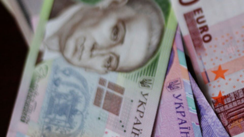 Гривна продолжает падать