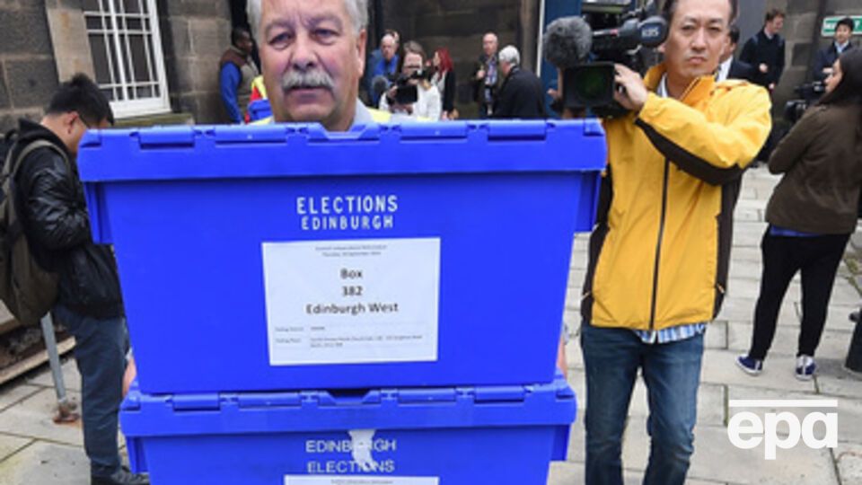 Урны для голосования за независимость. Эдинбург.