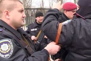 "Милиционерам", работающим на "ЛНР", зарплату выдают продовольственными пайками