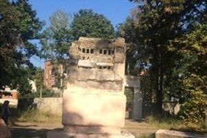 Памятник неизвестные снесли в ночь с 25 на 26 августа