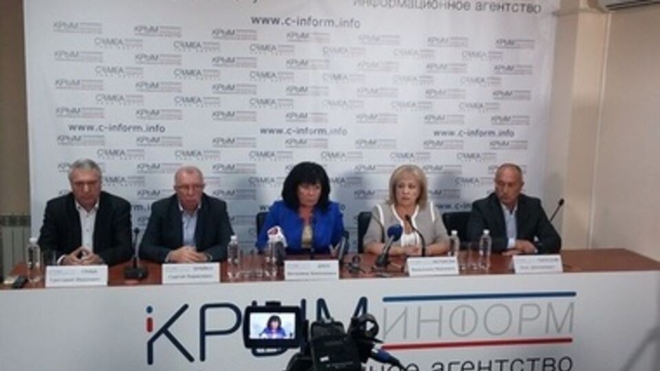 Народные депутаты Украины дали пресс-конференцию в Симферополе и заявили, что боятся ехать в Киев