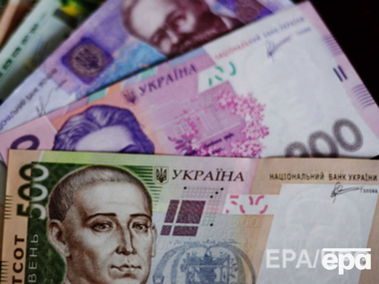 Гривна достигла межбанковского дна