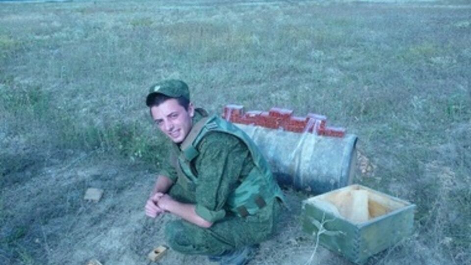 20-летний российский военный погиб под Снежным, попав под обстрел из "Градов"