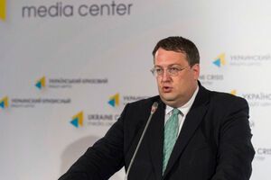 После прихода в Луганск российской армии силам АТО стало нецелесообразно находиться в городском аэропорту, заявил Геращенко