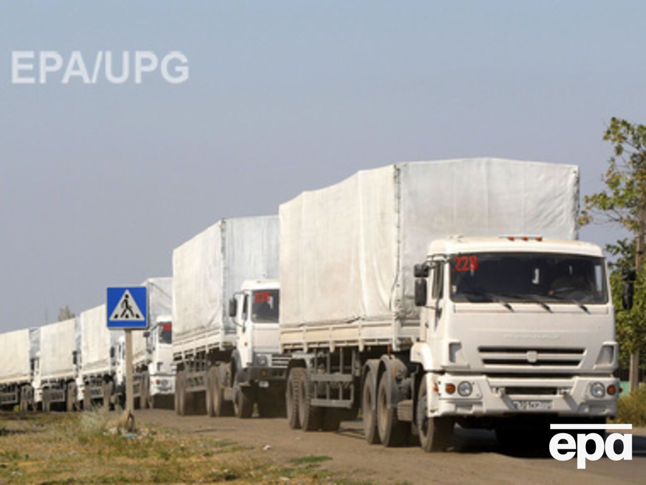Почти 200 российских грузовиков с якобы помощью для жителей Донбасса приехали в Украину 23 августа