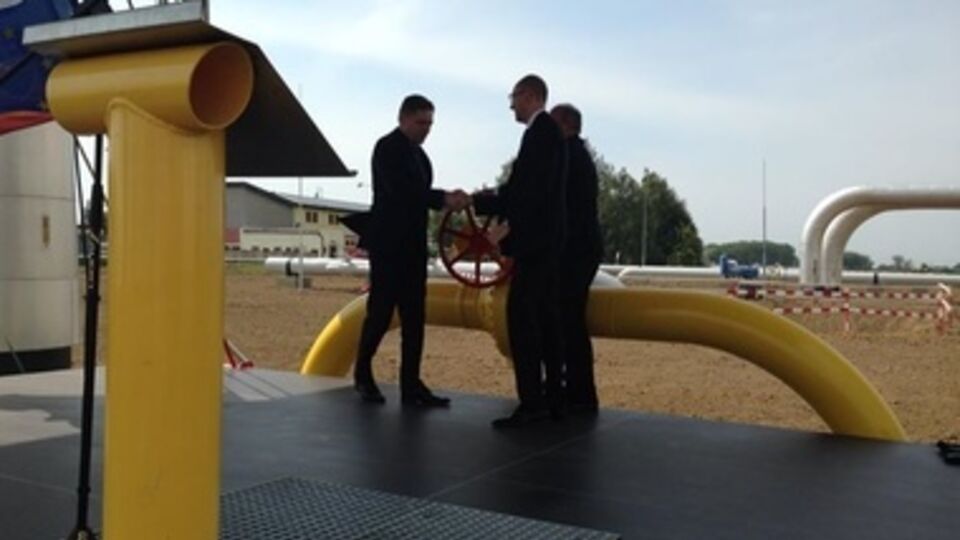 Арсений Яценюк и Роберт Фицо запускают реверс в словацком городе Велке Капушаны