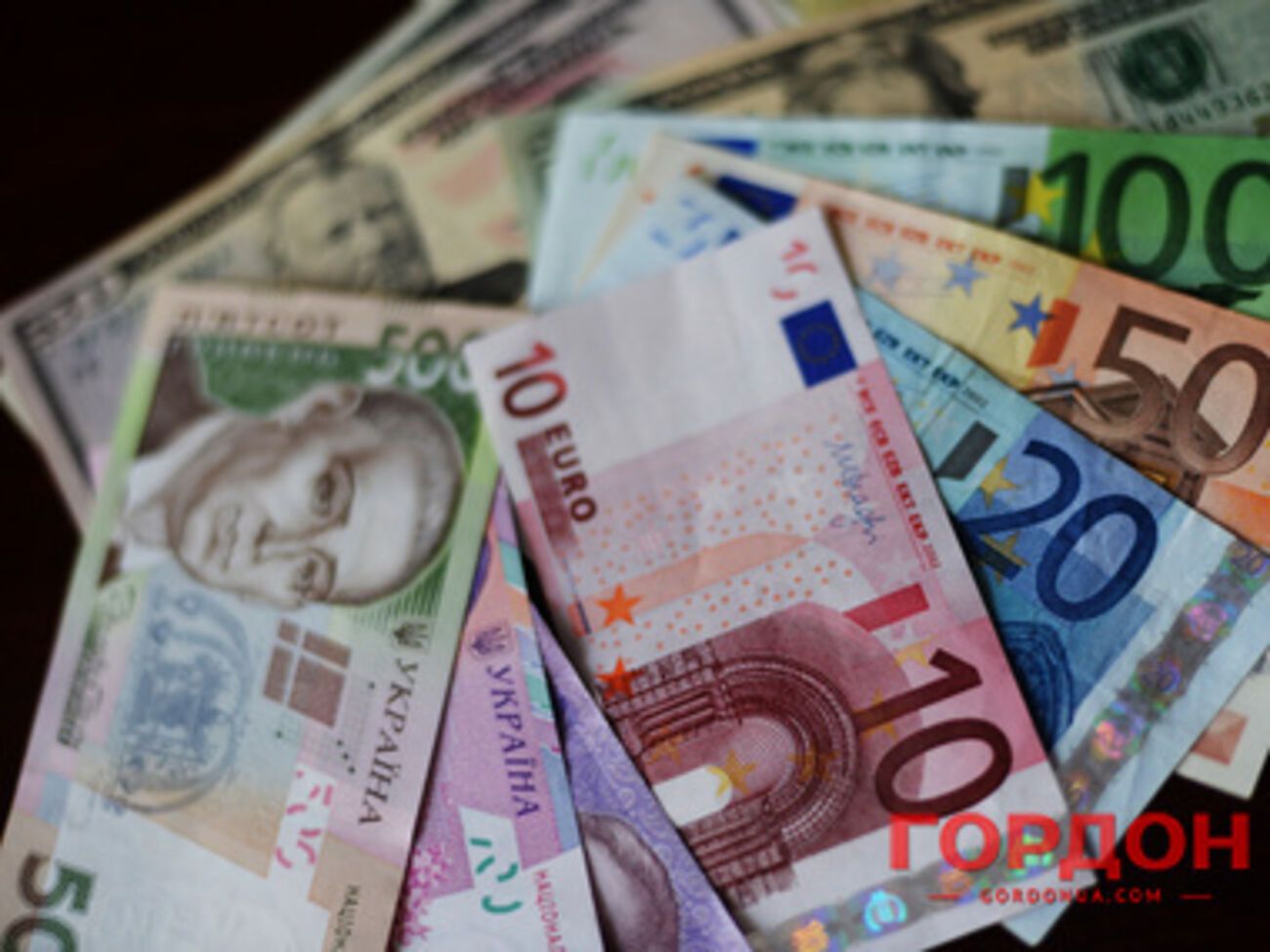 Доллар упал ниже 13 грн