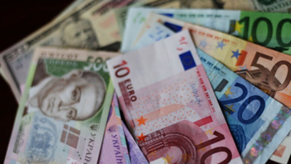 Доллар упал ниже 13 грн