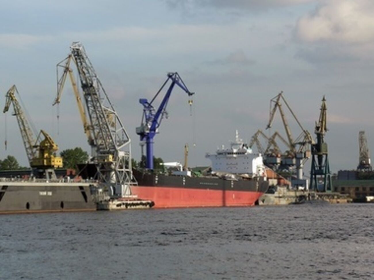 Прокуратура: Южная таможня незаконно продала ДТ и бензин общей стоимостью более 10 млрд грн